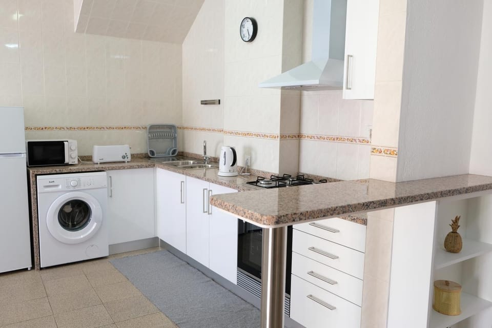 Kitchen or kitchenette, minibar, pet friendly, stove