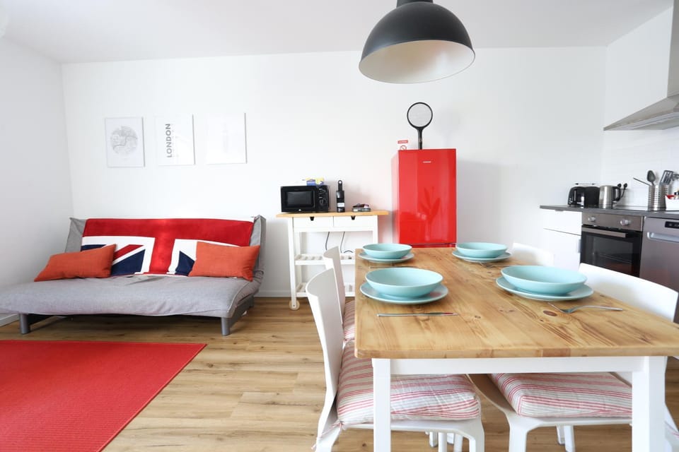 Living room, Dining area