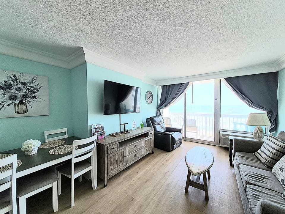 Bed, TV and multimedia, Living room, Dining area, Beach