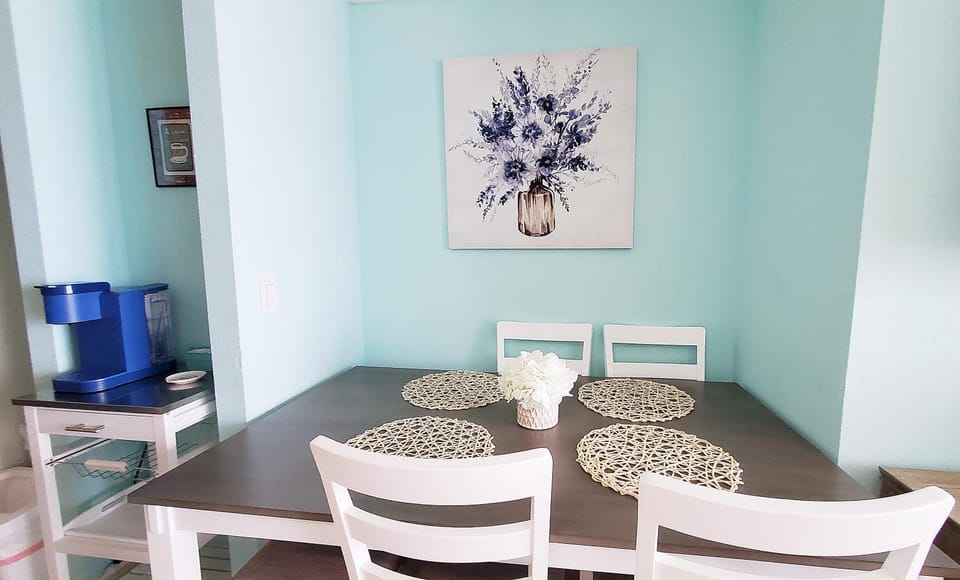 Coffee/tea facilities, Seating area, Dining area