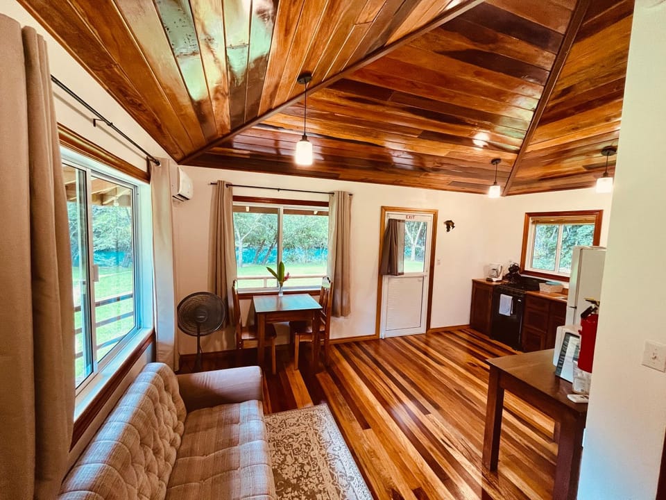Crystal Creek Lodge Nature lodge in Belize