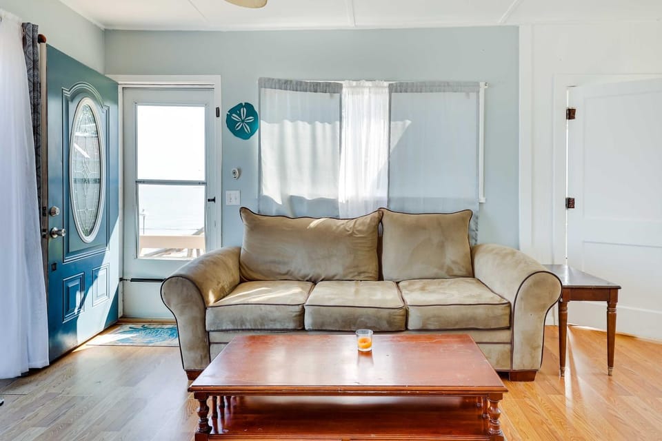 Scenic Geneva Cottage w/ Lake Erie Beach Access! House in Geneva-on-the-Lake