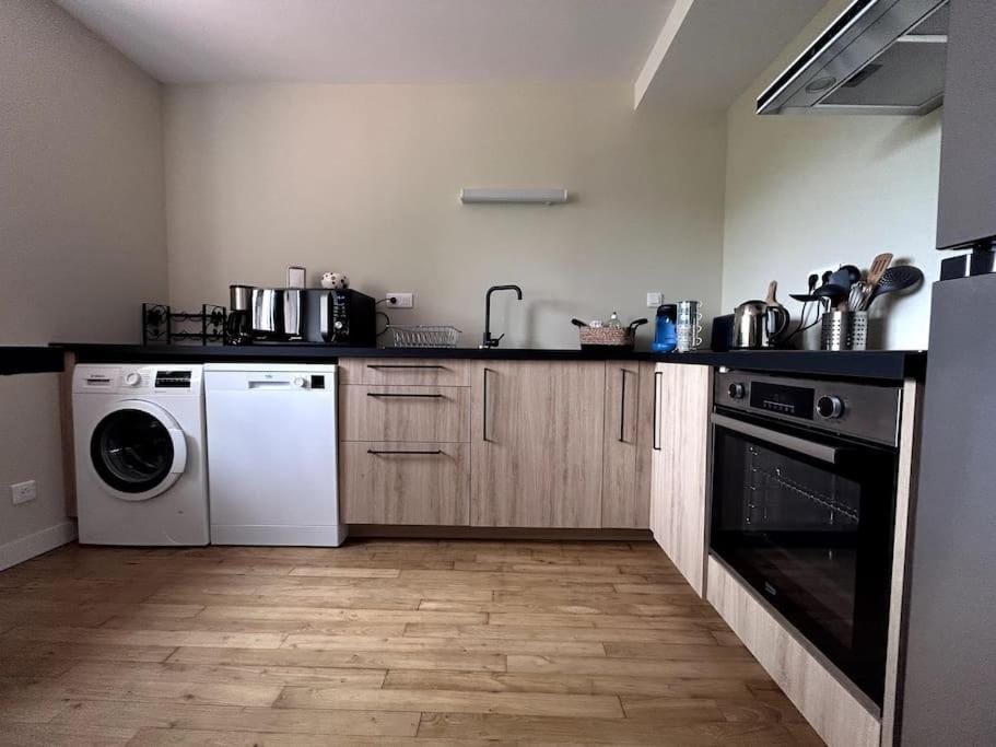 Coffee/tea facilities, Kitchen or kitchenette, dishwasher, minibar, pet friendly, stove, toaster, washing machine