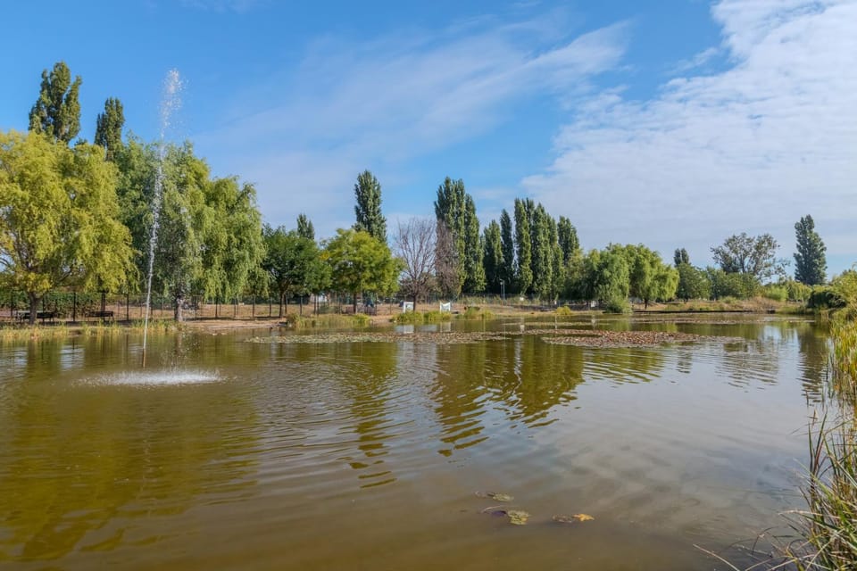 Nearby landmark, Day, Natural landscape