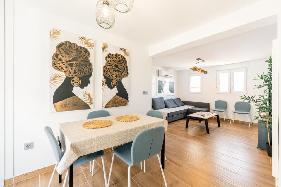 Living room, Seating area, Dining area
