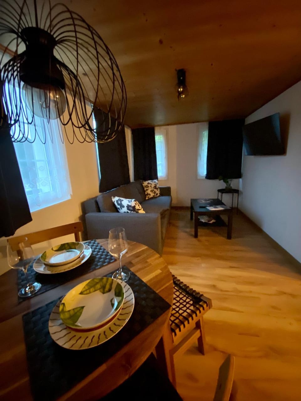 TV and multimedia, Living room, Seating area, Dining area