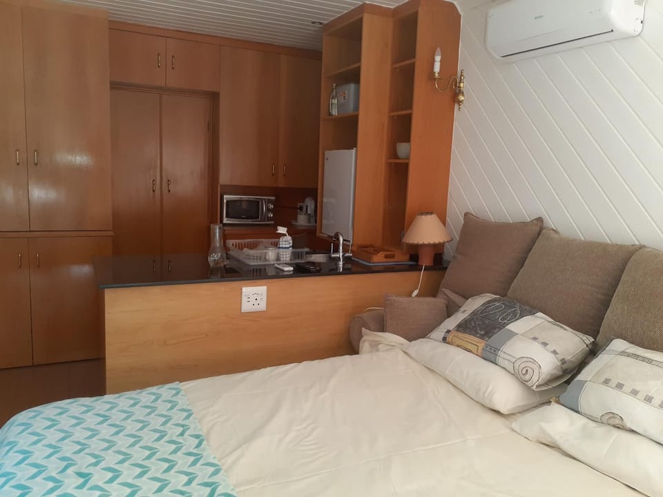 minibar, air conditioner