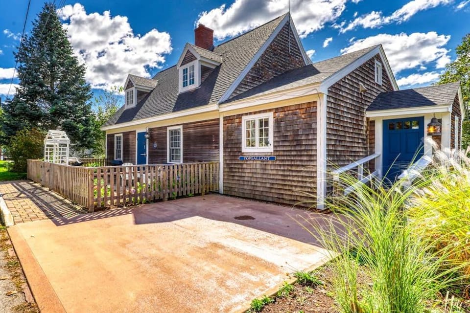 Property building, Spring, Day