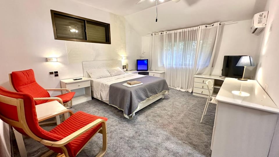 Bed, Photo of the whole room, Bedroom, air conditioner