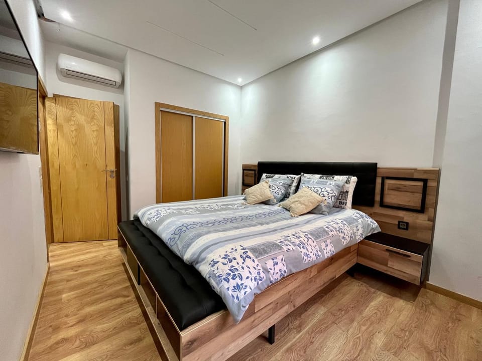 Bed, Photo of the whole room, Bedroom, wardrobe, air conditioner