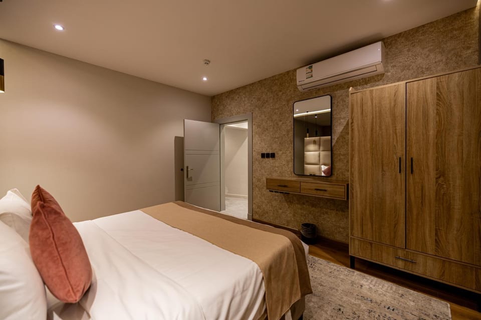 Bed, Photo of the whole room, Bedroom, air conditioner