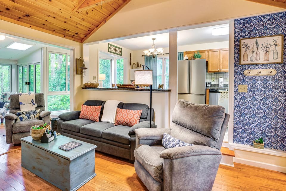 10 Mi to Sugar Mtn: ‘Bluebird Cottage’ in Newland House in Tennessee