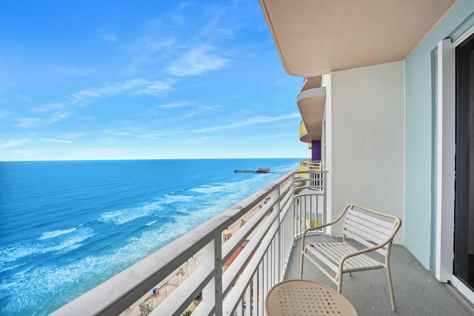 Luxury 18th Floor 1 BR Condo Direct Oceanfront Beach Resort Villa House in Florida