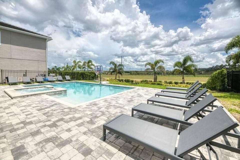 Day, Natural landscape, Garden view, Pool view, Swimming pool, sunbed