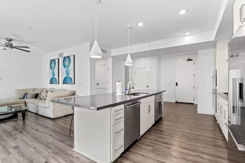 Kitchen or kitchenette, Living room, oven