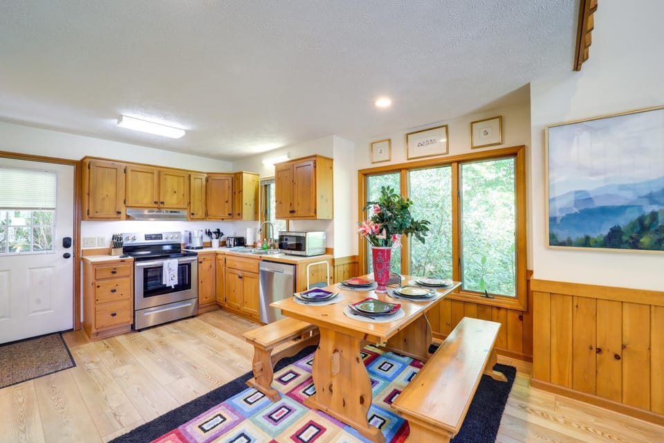 Dog-Friendly Blowing Rock Chalet w/ Stunning Views House in Watauga