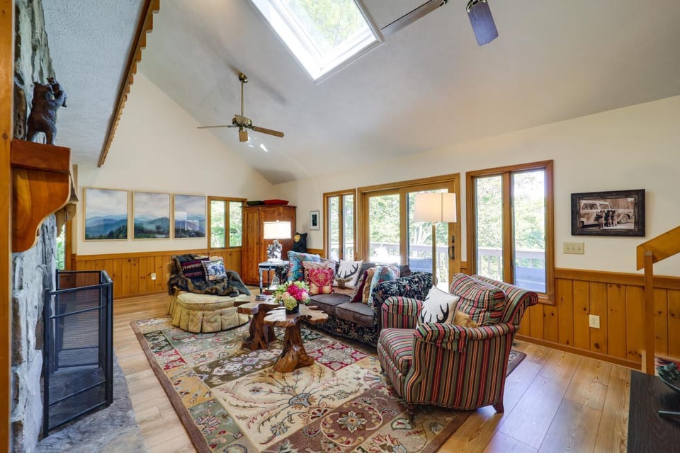 Dog-Friendly Blowing Rock Chalet w/ Stunning Views House in Watauga