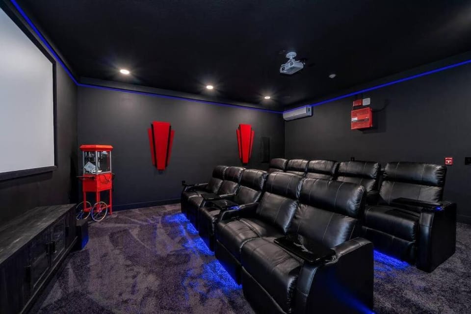 Communal lounge/ TV room, Seating area, Evening entertainment, Entertainment, internet