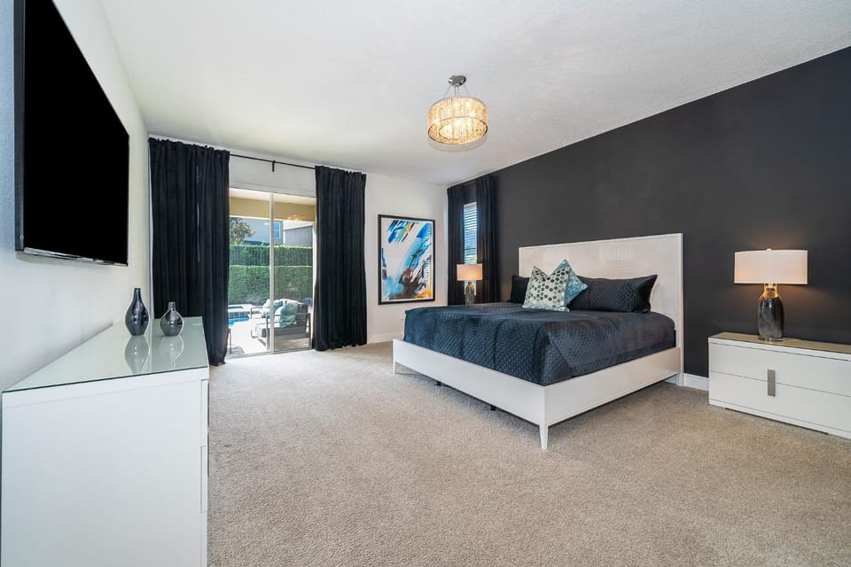 Bed, TV and multimedia, Photo of the whole room, Seating area, Bedroom