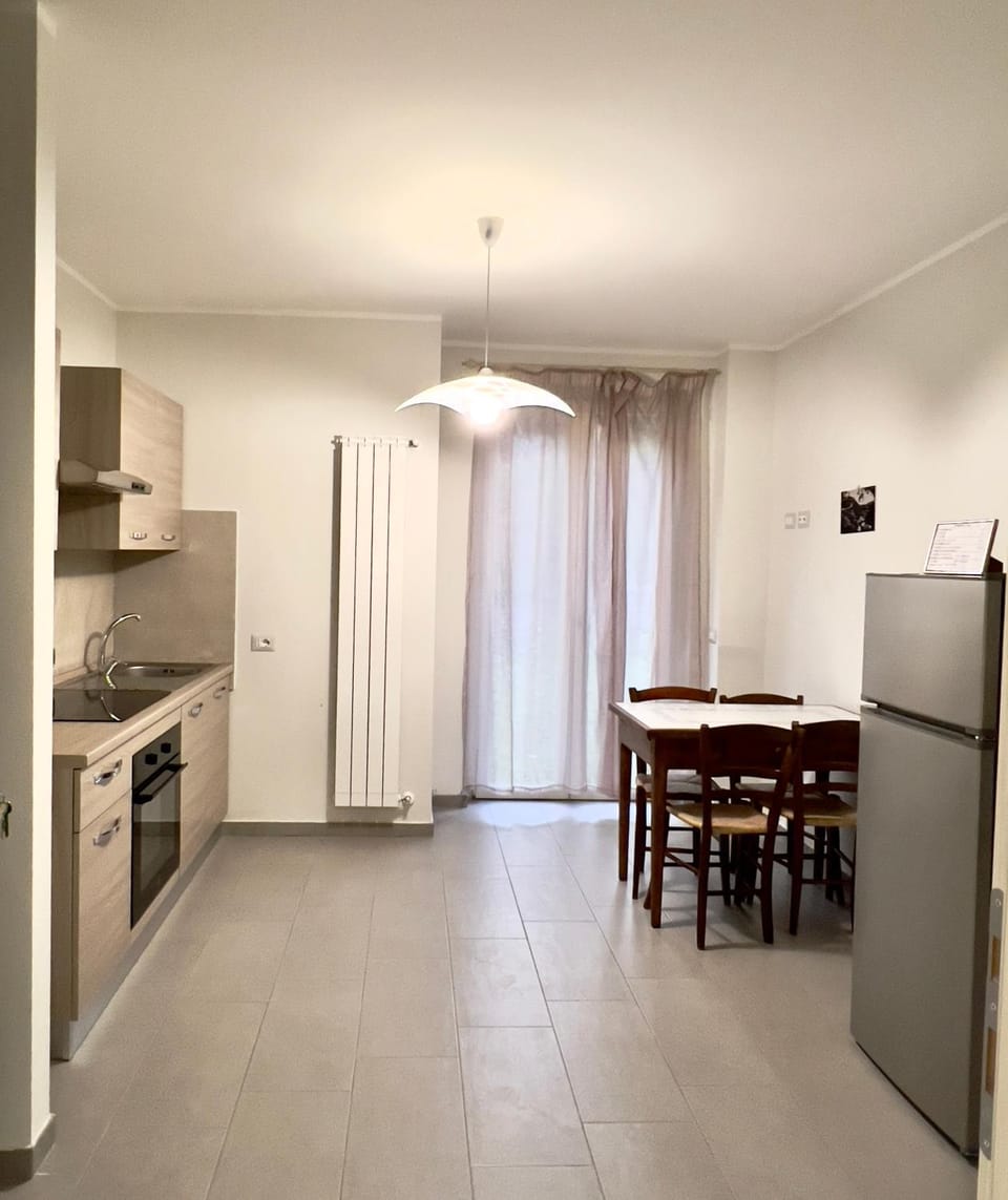 Kitchen or kitchenette, Dining area, oven, stove