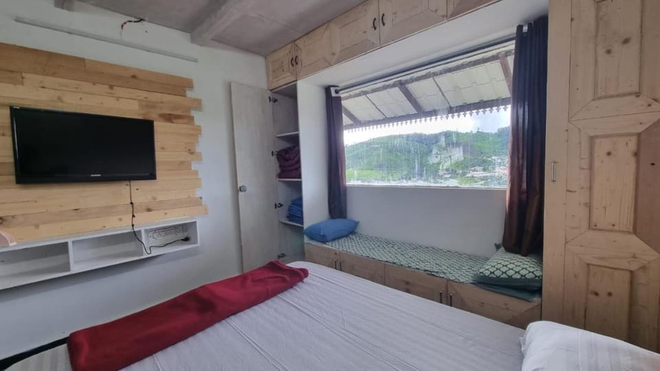 Sandiago Villa 2 Bhk House - Only Bachelors Adults Villa in Ooty