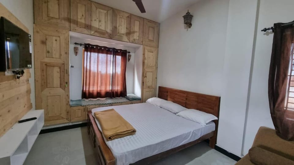 Sandiago Villa 2 Bhk House - Only Bachelors Adults Villa in Ooty