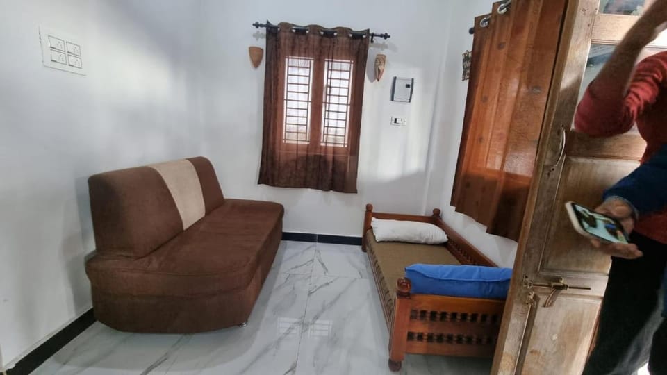 Sandiago Villa 2 Bhk House - Only Bachelors Adults Villa in Ooty