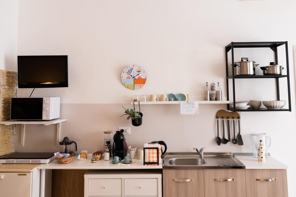 Coffee/tea facilities, Kitchen or kitchenette, minibar, pet friendly, stove