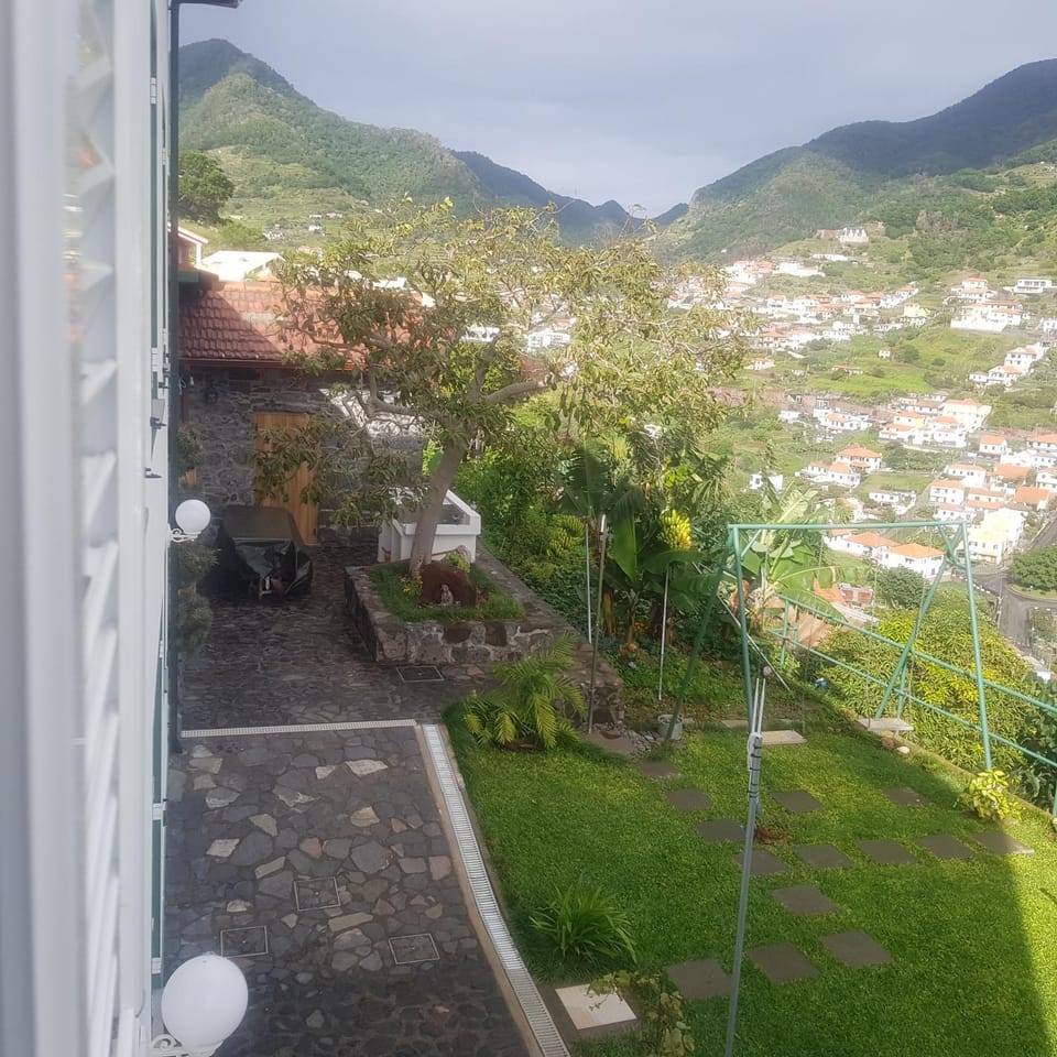 Property building, Day, Natural landscape, Mountain view, Street view