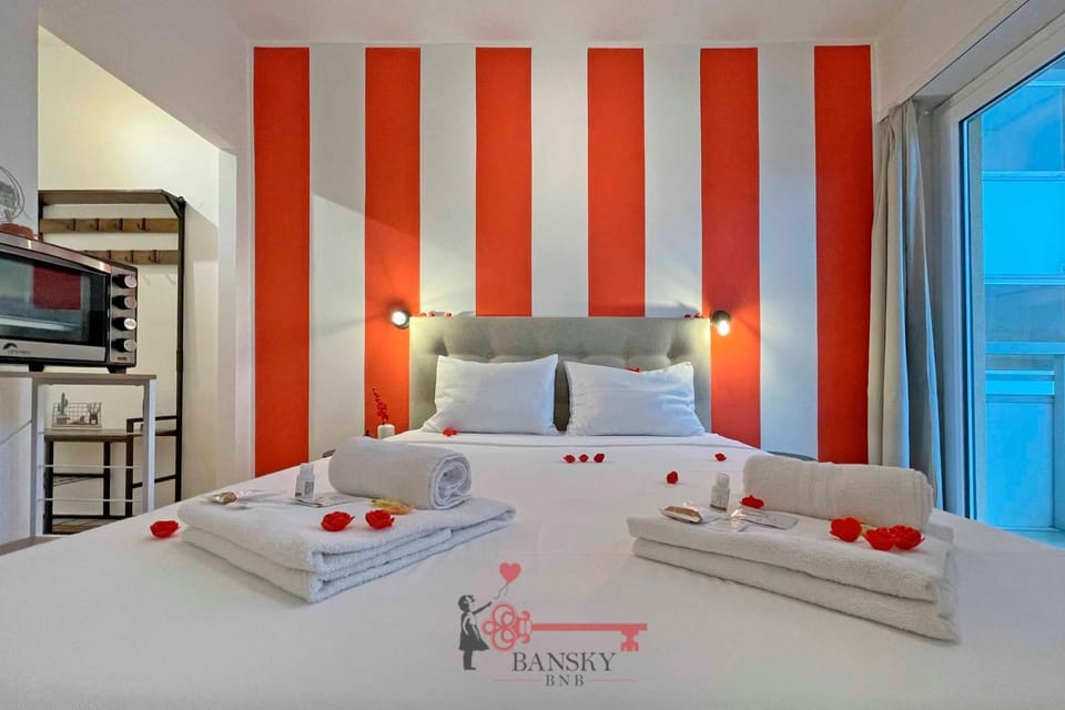 Bed, Kitchen or kitchenette, Photo of the whole room, Bedroom, towels