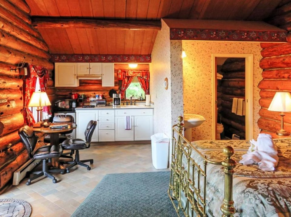Kitchen or kitchenette, Seating area