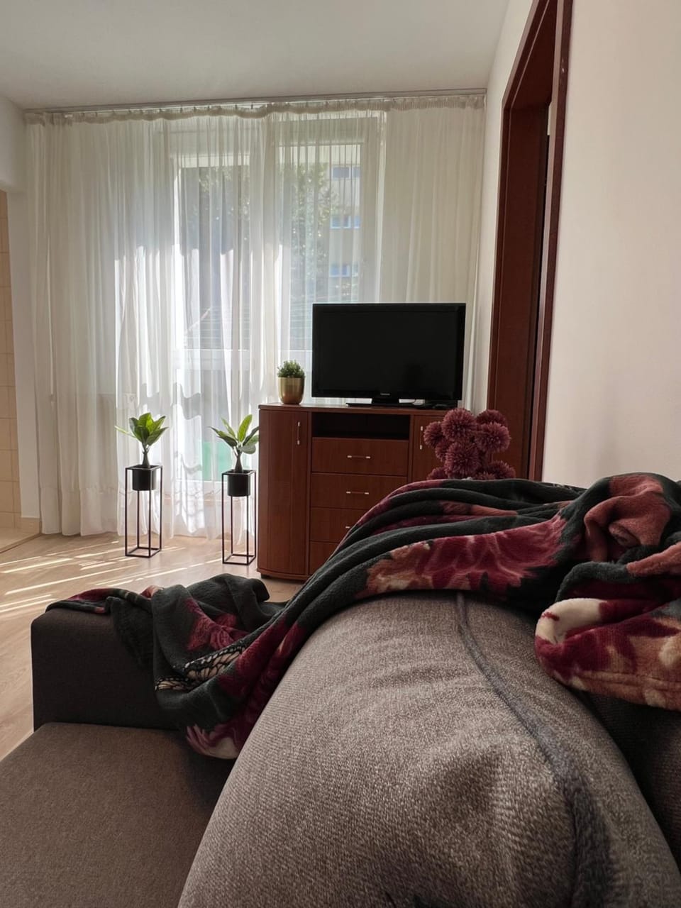 Communal lounge/ TV room, TV and multimedia, Living room, Seating area, Evening entertainment