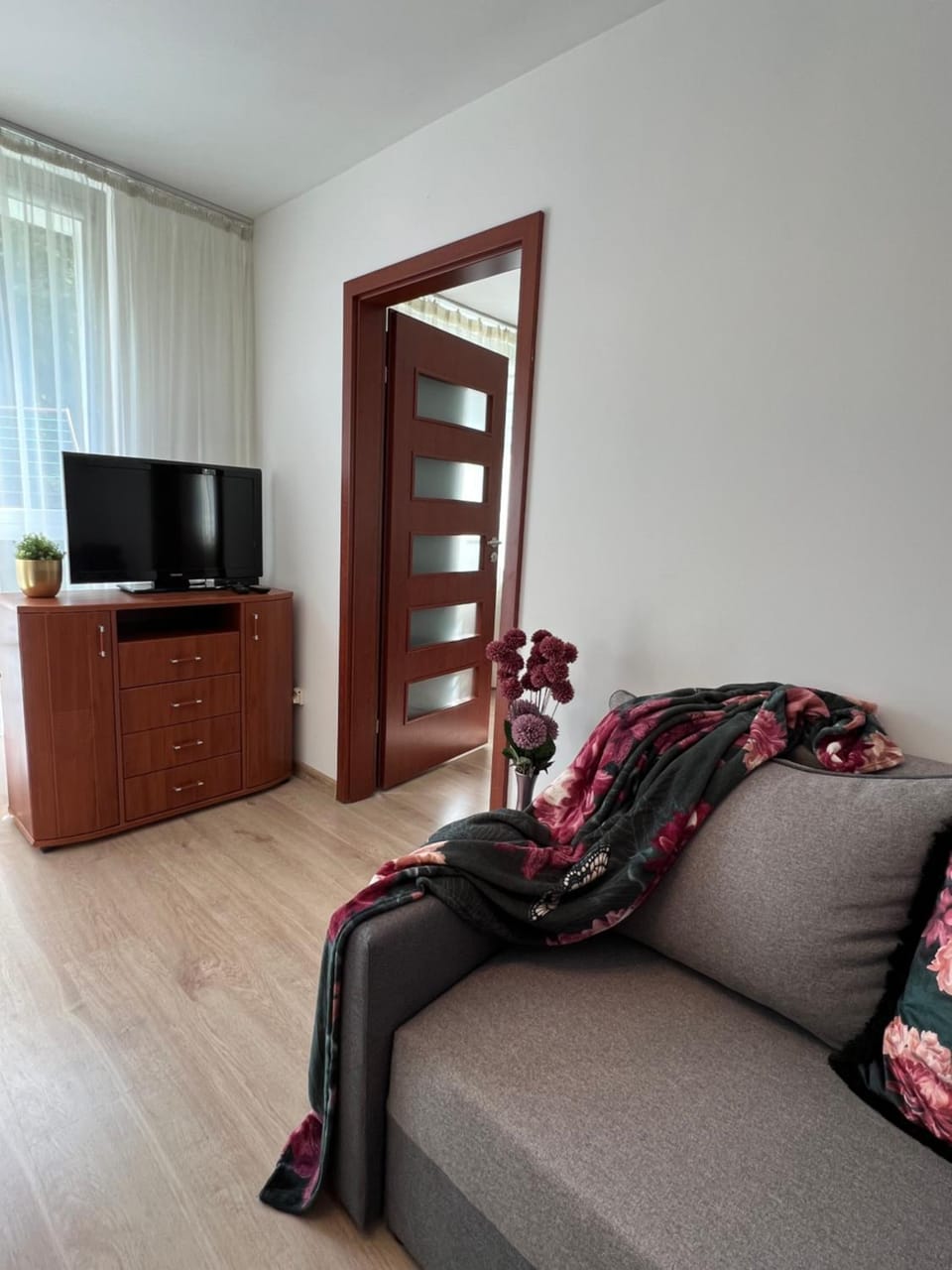 Communal lounge/ TV room, TV and multimedia, Living room, Seating area, Evening entertainment