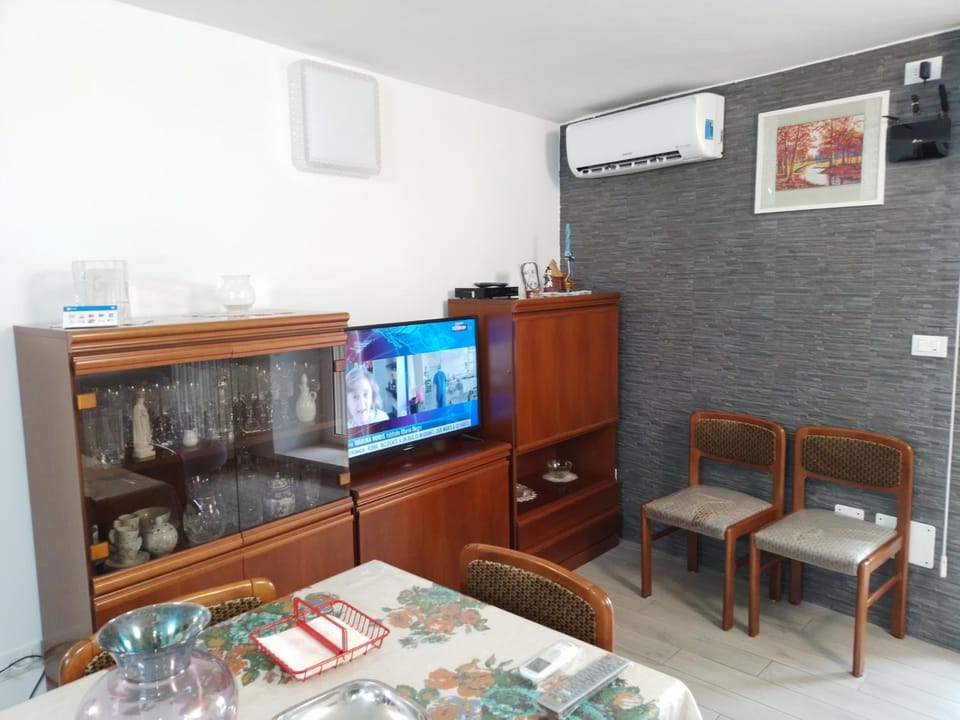 TV and multimedia, Living room, air conditioner
