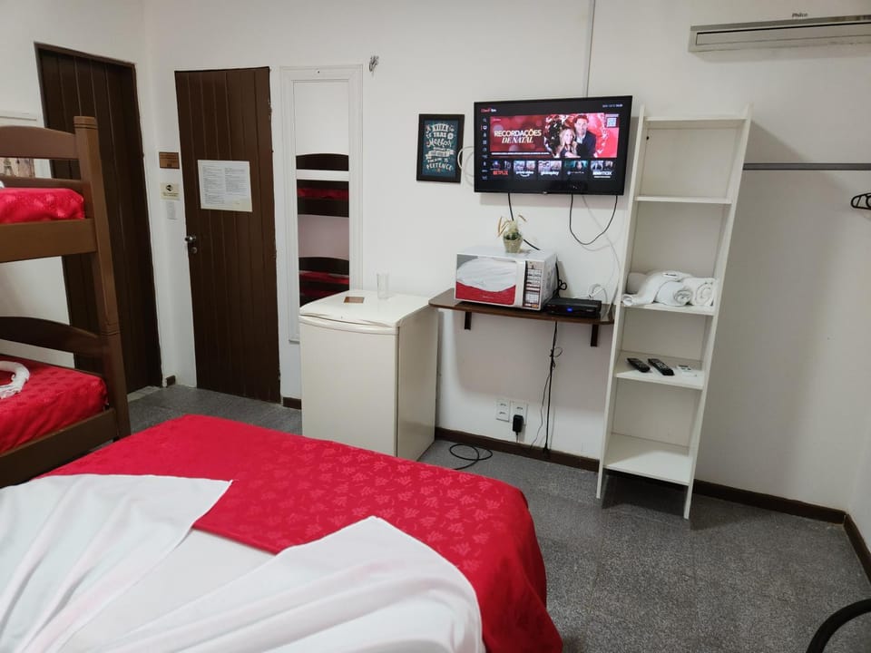 Bed, TV and multimedia, Photo of the whole room, Bedroom, bunk bed, microwave, minibar, air conditioner