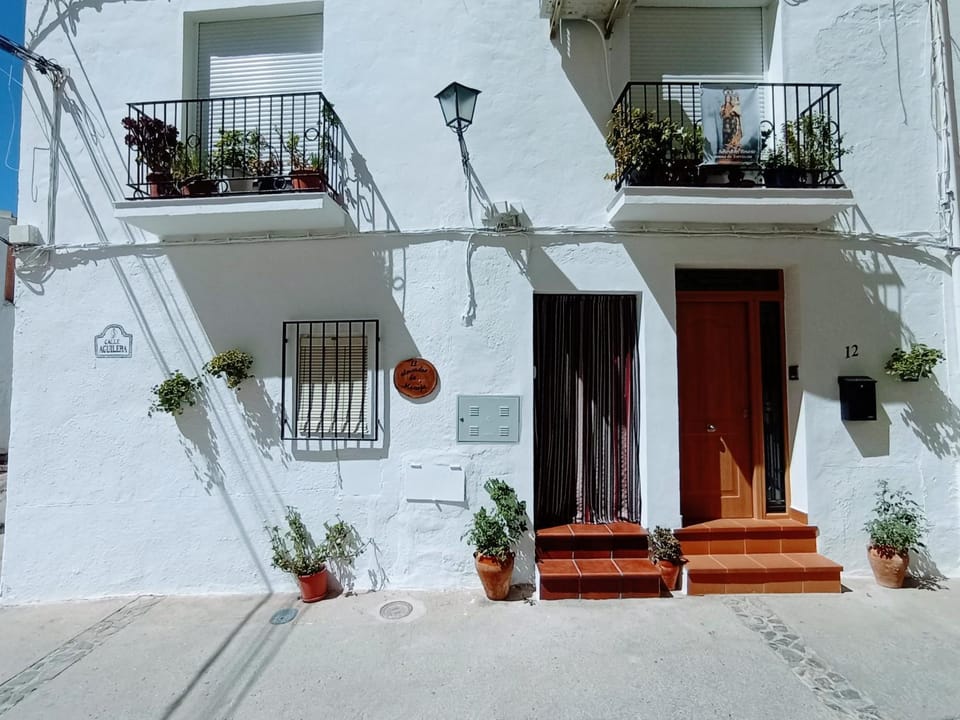 Property building, Facade/entrance, Neighbourhood