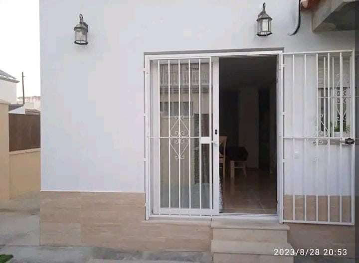 Casa en Jerez con patio cerca de la playa y de la sierra House in Jerez de la Frontera