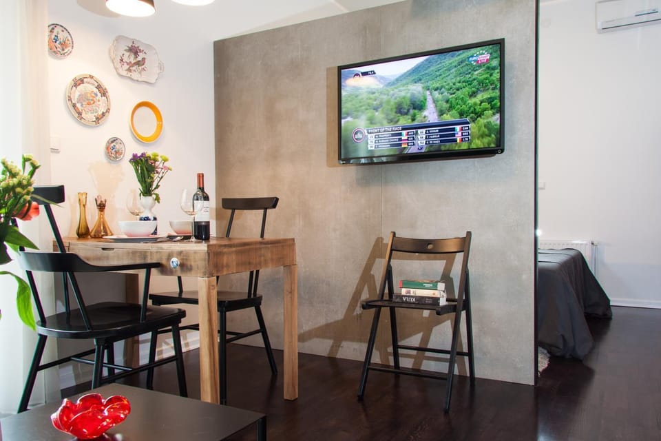 TV and multimedia, Dining area