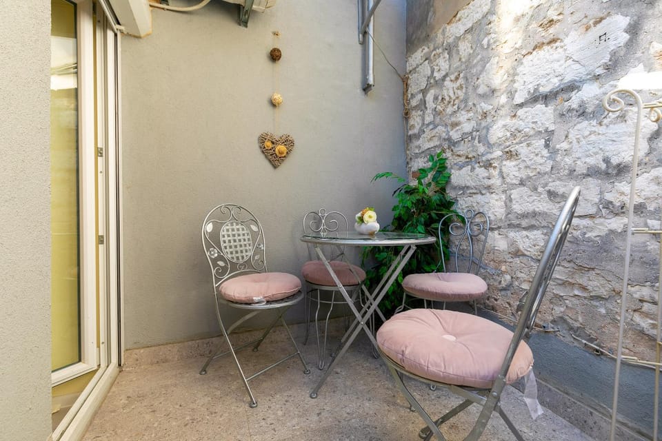 Patio, Seating area