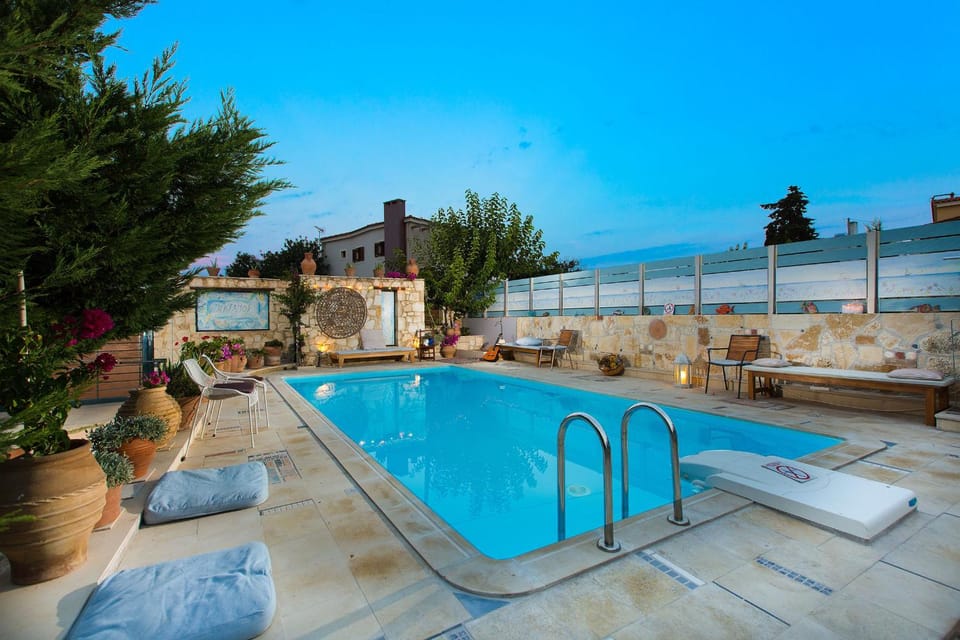 Patio, Pool view, Swimming pool, Swimming pool, sunbed