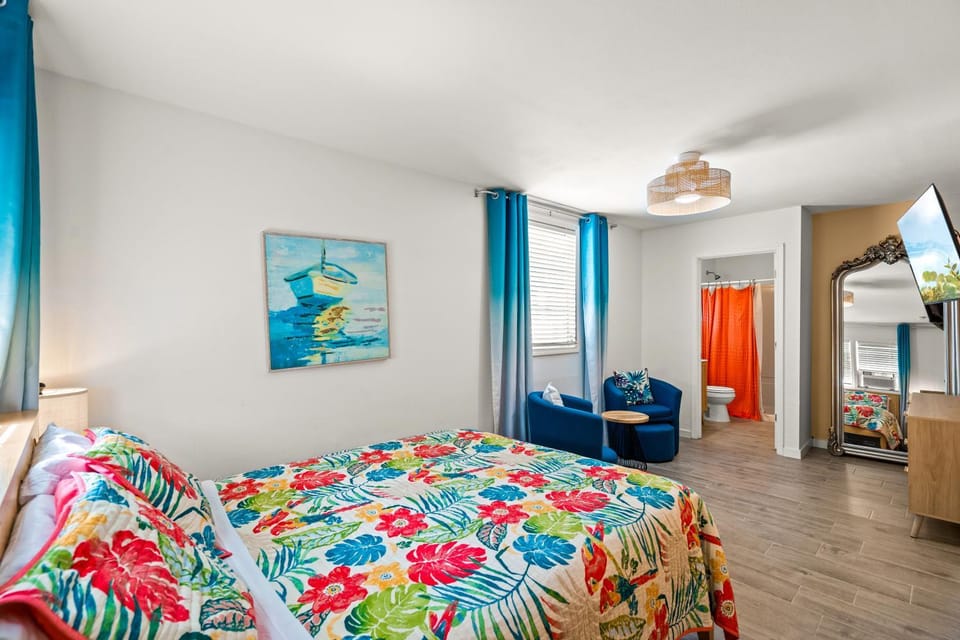 Walk to the beach and village - Gulf Villa Apartment in Siesta Beach