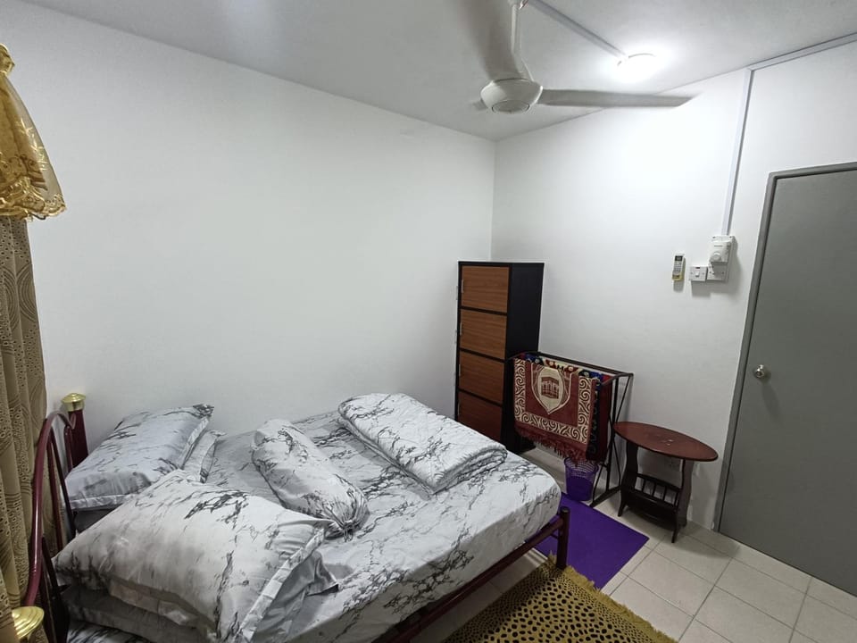 Bed, Bedroom, fireplace, wardrobe, air conditioner