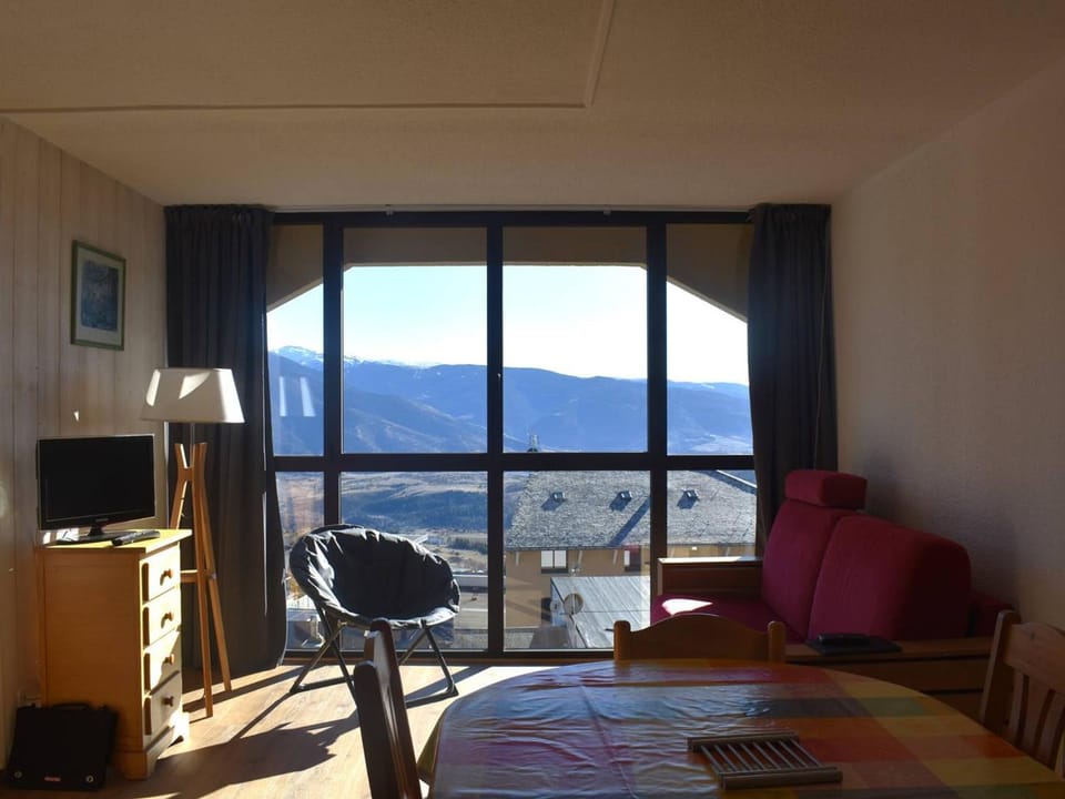 Charmant 2 pièces cabine au centre de Font-Romeu, parking inclus - FR-1-580-96 Cabin in Bolquère