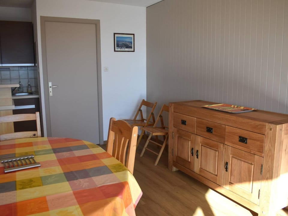 Charmant 2 pièces cabine au centre de Font-Romeu, parking inclus - FR-1-580-96 Cabin in Bolquère
