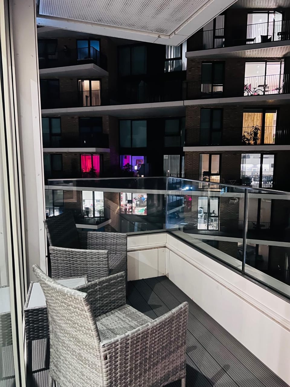 Lovely Royal Wharf 2 Bed Apartment in London