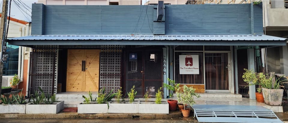 Property building, Facade/entrance, Day