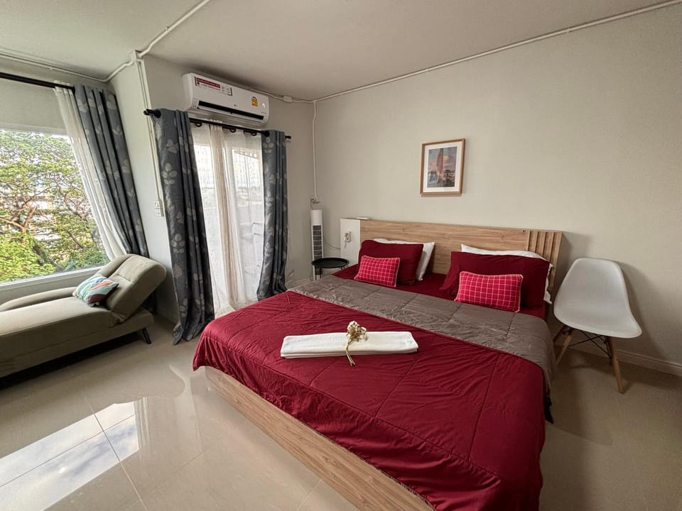 Bed, Photo of the whole room, Bedroom, towels, air conditioner