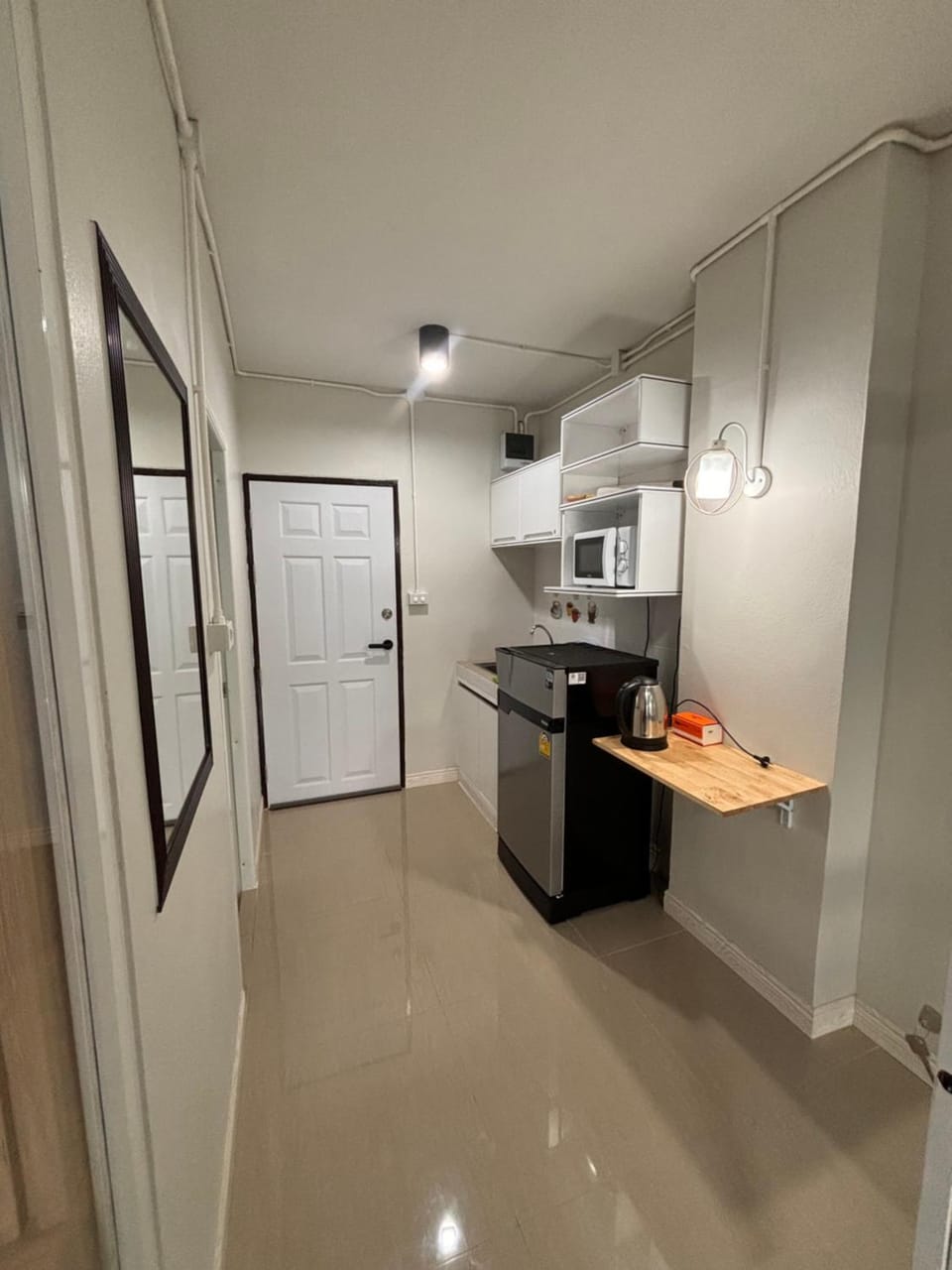 Kitchen or kitchenette, minibar, oven, stove
