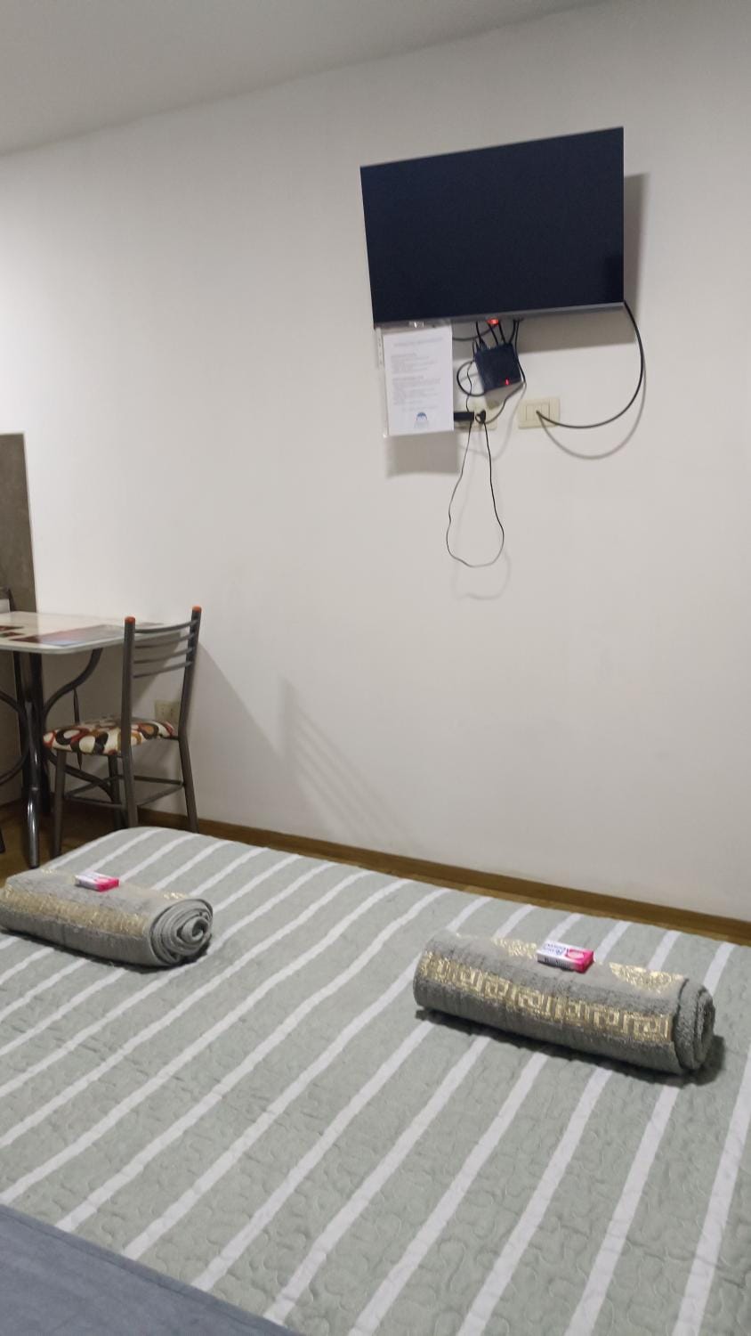 Bed, TV and multimedia, Dining area