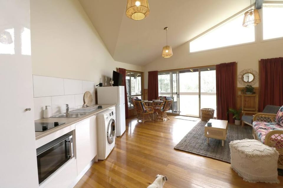 Living room, Dining area, dishwasher, washing machine